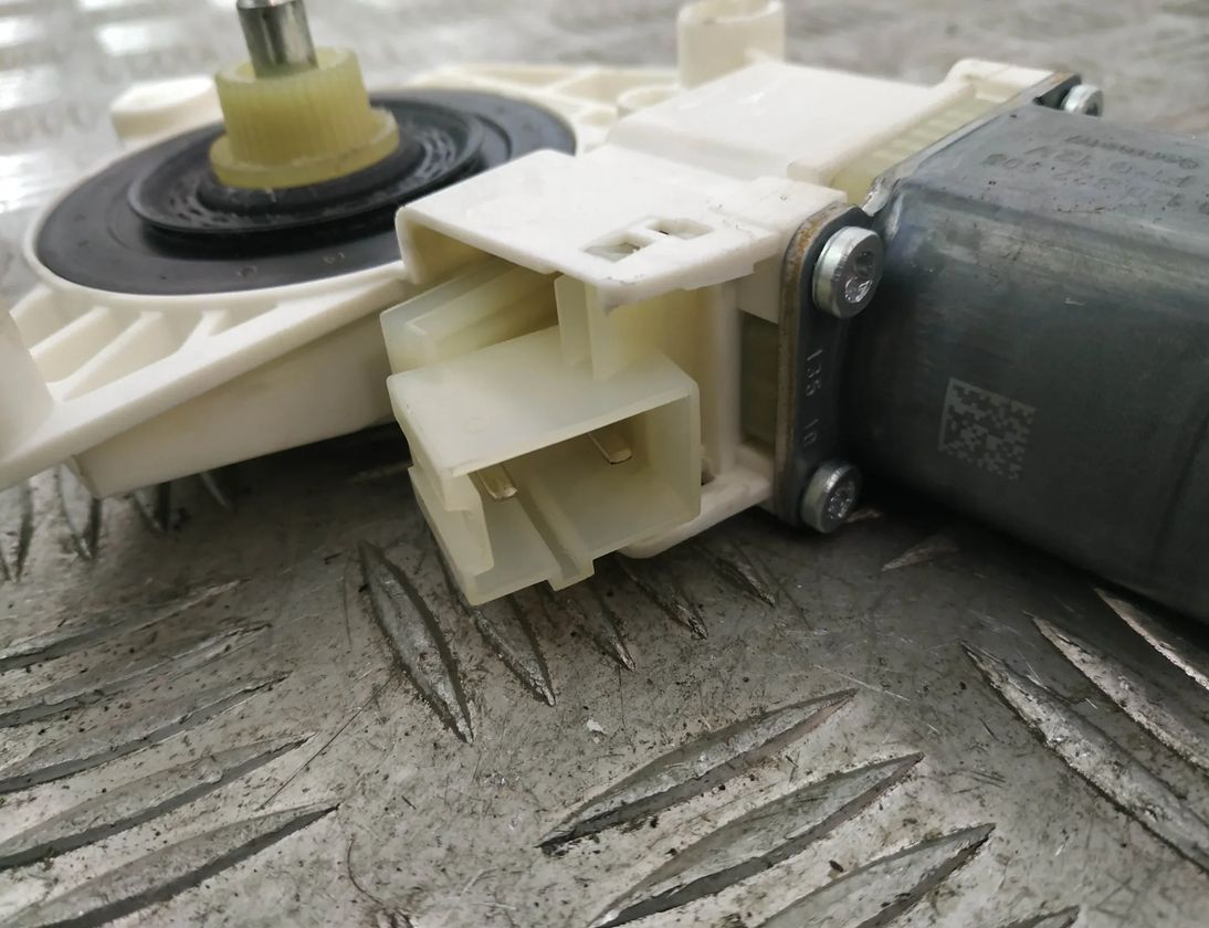 MERCEDES-BENZ E-Class W212/S212/C207/A207 (2009-2016) Моторчик стеклоподъемника задней левой двери A2048200542,0130822505 17633235