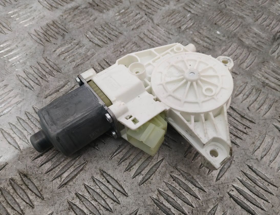 MERCEDES-BENZ E-Class W212/S212/C207/A207 (2009-2016) Маторчик стеклоподъемника передней левой двери A2048200142,0130822503 17633237