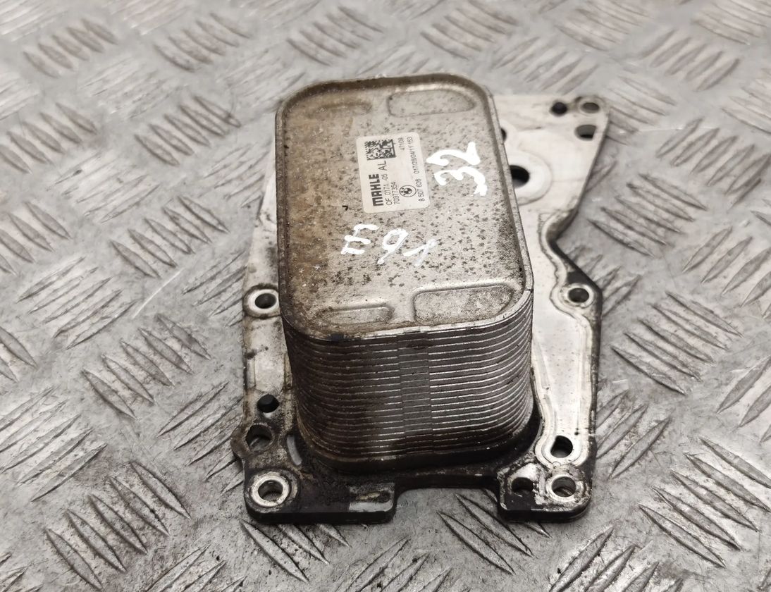 BMW 3 Series E90/E91/E92/E93 (2004-2013) Масляный радиатор 8507626,70377354 17865323