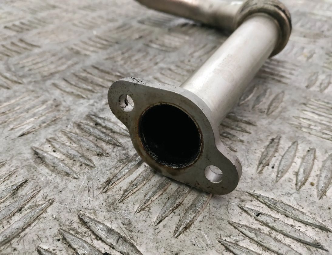 VOLKSWAGEN Passat B7 (2010-2015) EGR Tube Pipe 03L131521A 17898438