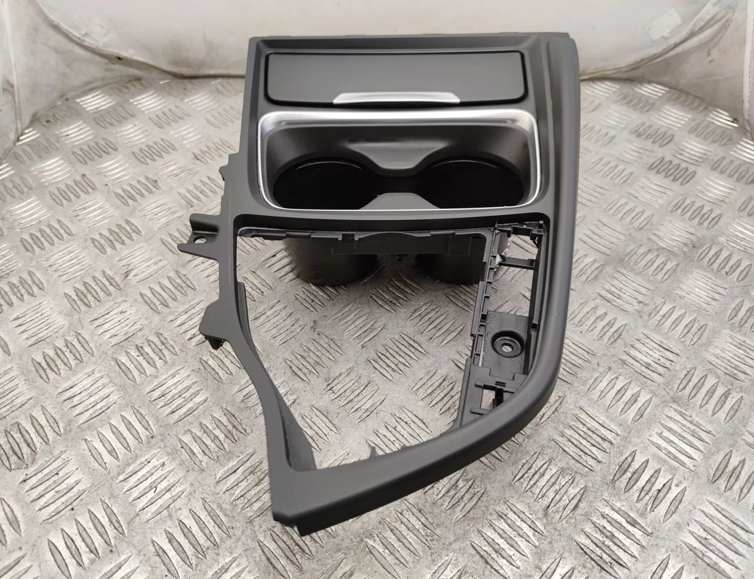 BMW 3 Series F30/F31 (2011-2020) Glāžu turētājs 9218926,51169218926 17931632