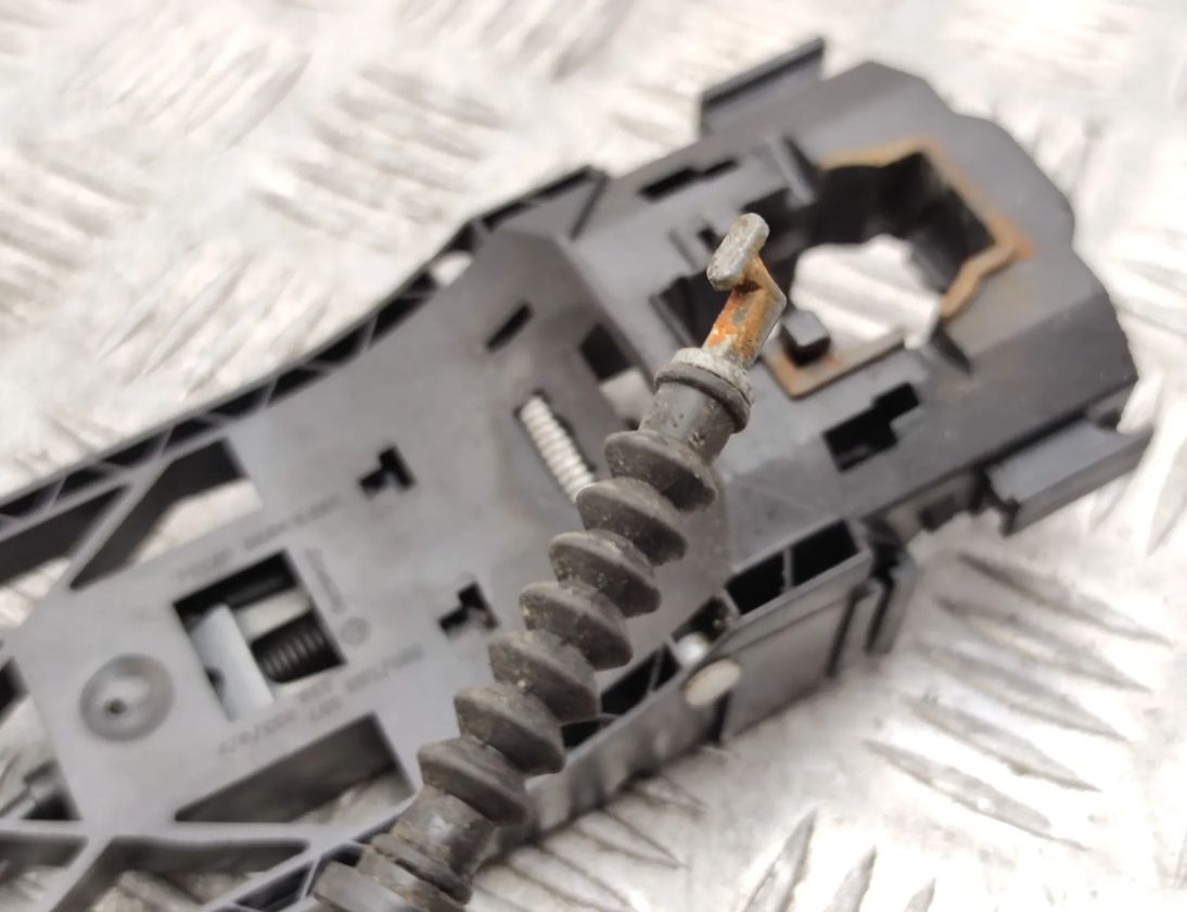 VOLKSWAGEN Tiguan 1 generation (2007-2017) Кронштейн ручки передней левой двери 5N0837017C,5N0837885 17947632