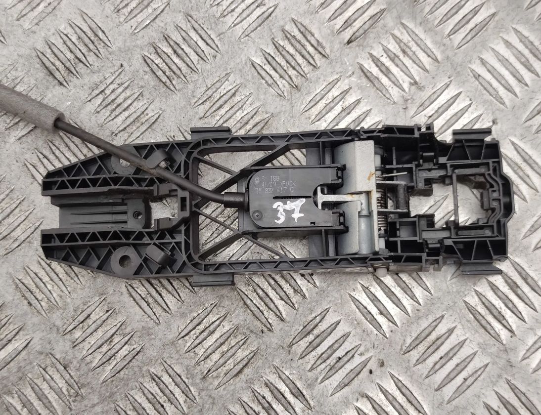 VOLKSWAGEN Tiguan 1 generation (2007-2017) Кронштейн ручки передней левой двери 5N0837017C,5N0837885 17947632