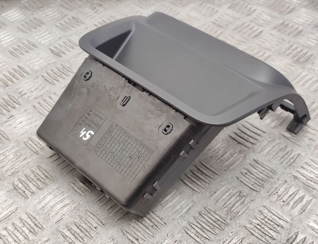 VOLKSWAGEN Tiguan 1 generation (2007-2017) Salona detaļas 5M0819422 17992529