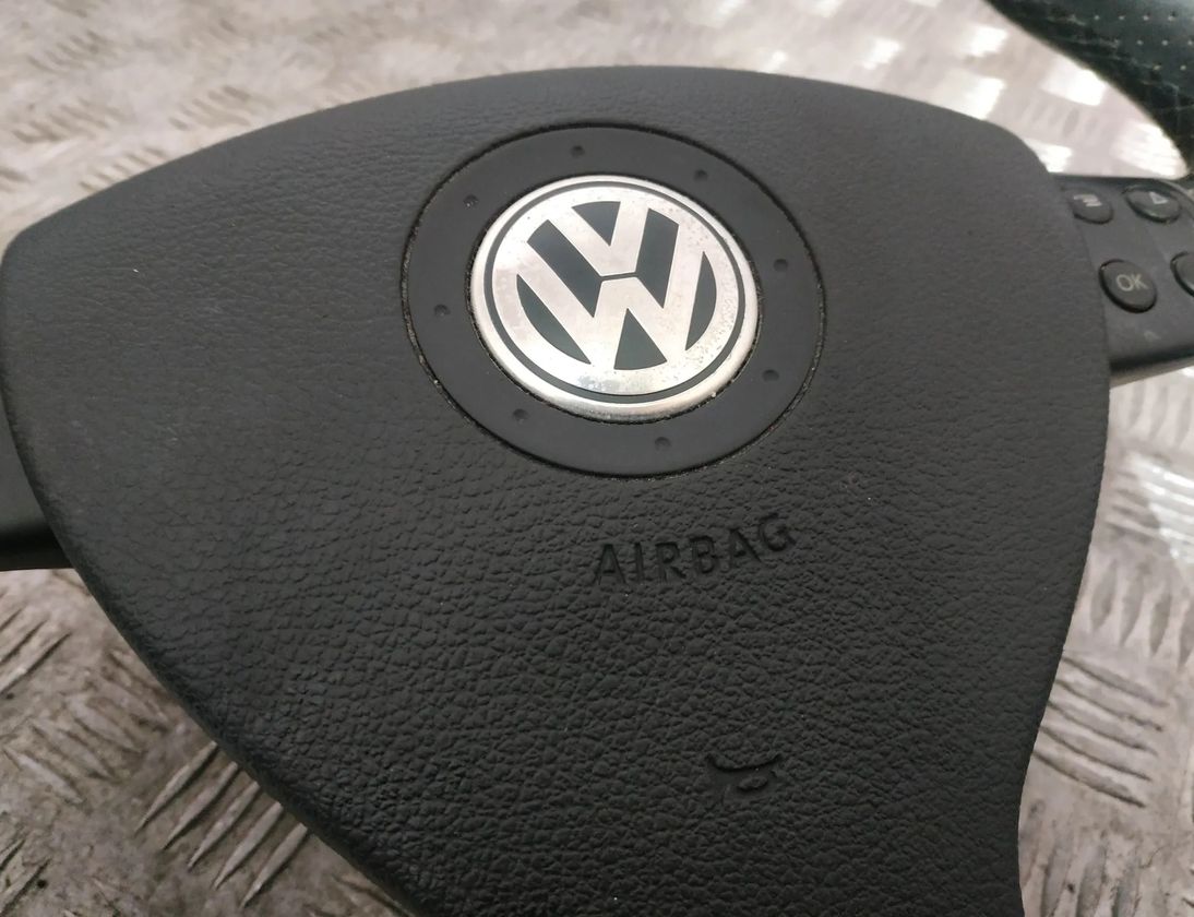 VOLKSWAGEN Tiguan 1 generation (2007-2017) Руль 1K0959537J,1K0959542B,1K0959538F,1K0419091 17995670