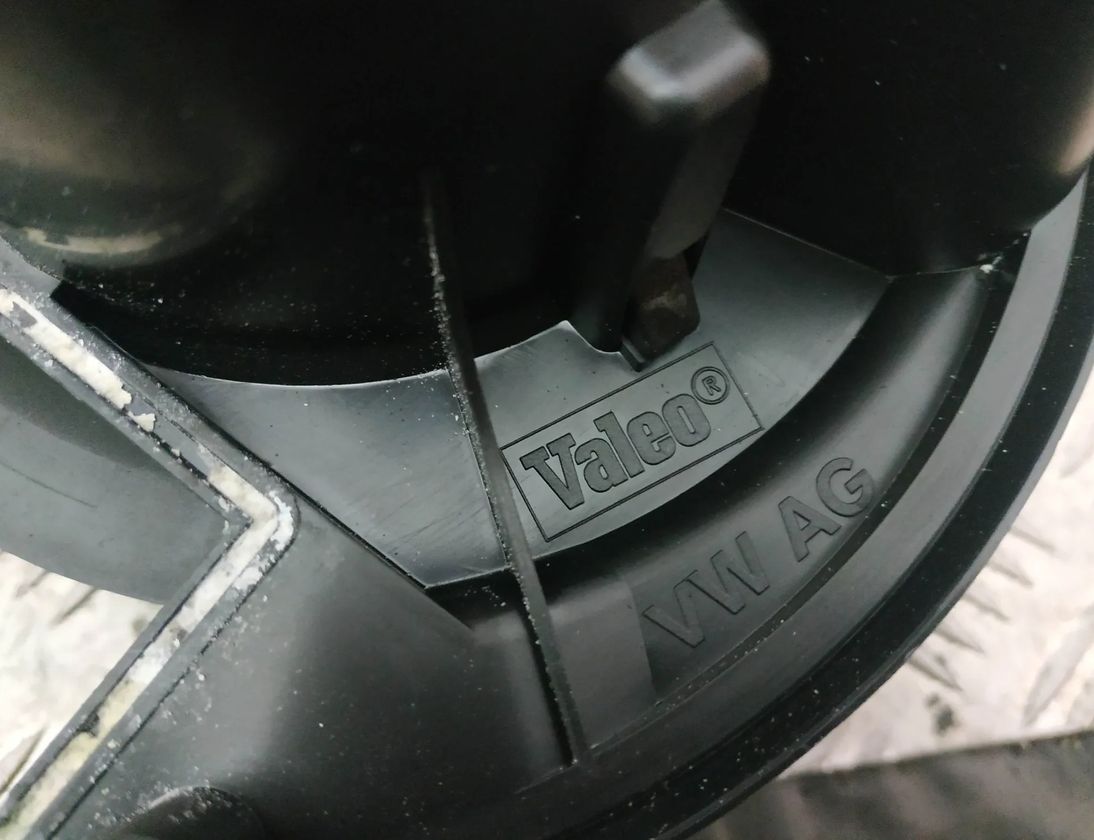 VOLKSWAGEN Tiguan 1 generation (2007-2017) Heater Blower Fan 1K2820015G 17995728