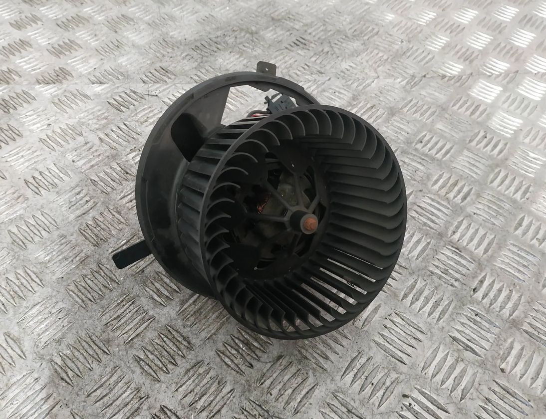 VOLKSWAGEN Tiguan 1 generation (2007-2017) Heater Blower Fan 1K2820015G 17995728