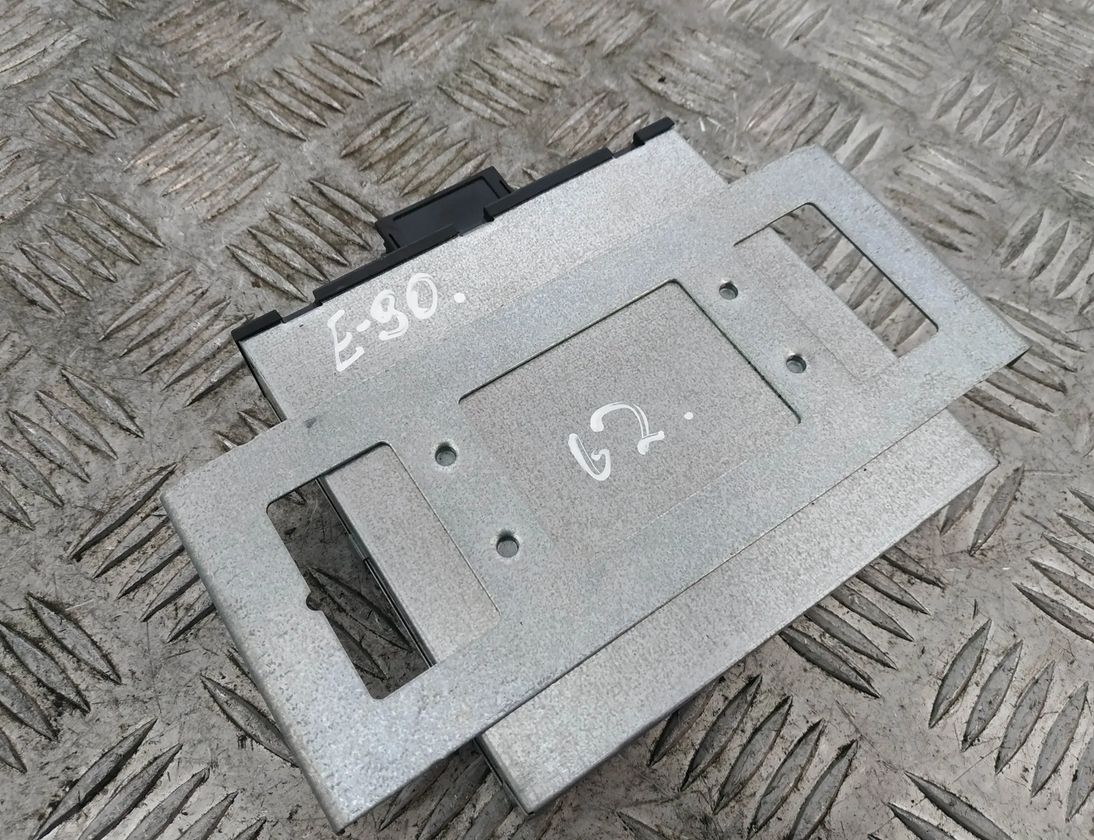 BMW 3 Series E90/E91/E92/E93 (2004-2013) Voltage Control Unit 9113348 18084769