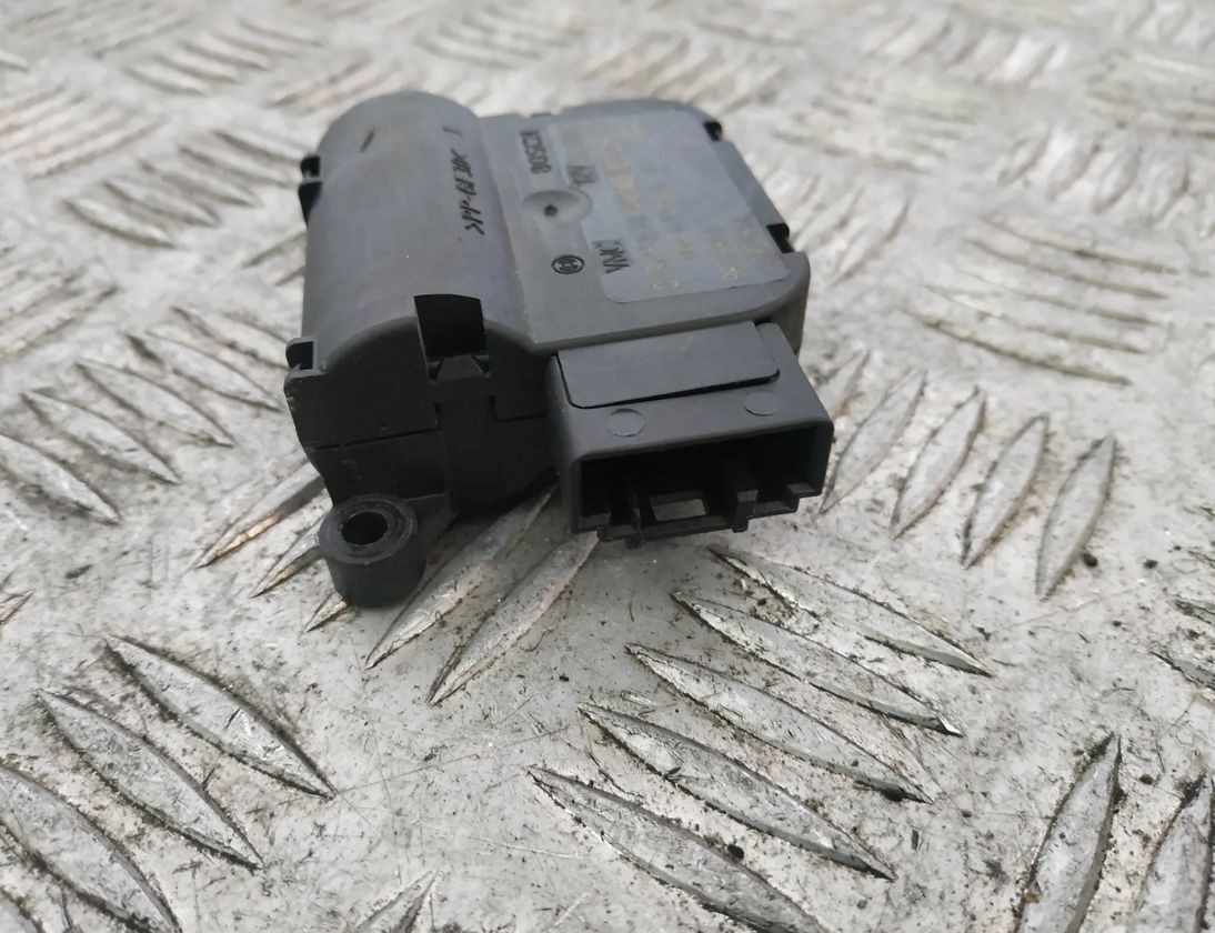 VOLKSWAGEN Tiguan 1 generation (2007-2017) Двигатель задвижки потока воздуха 0132801344 18091891