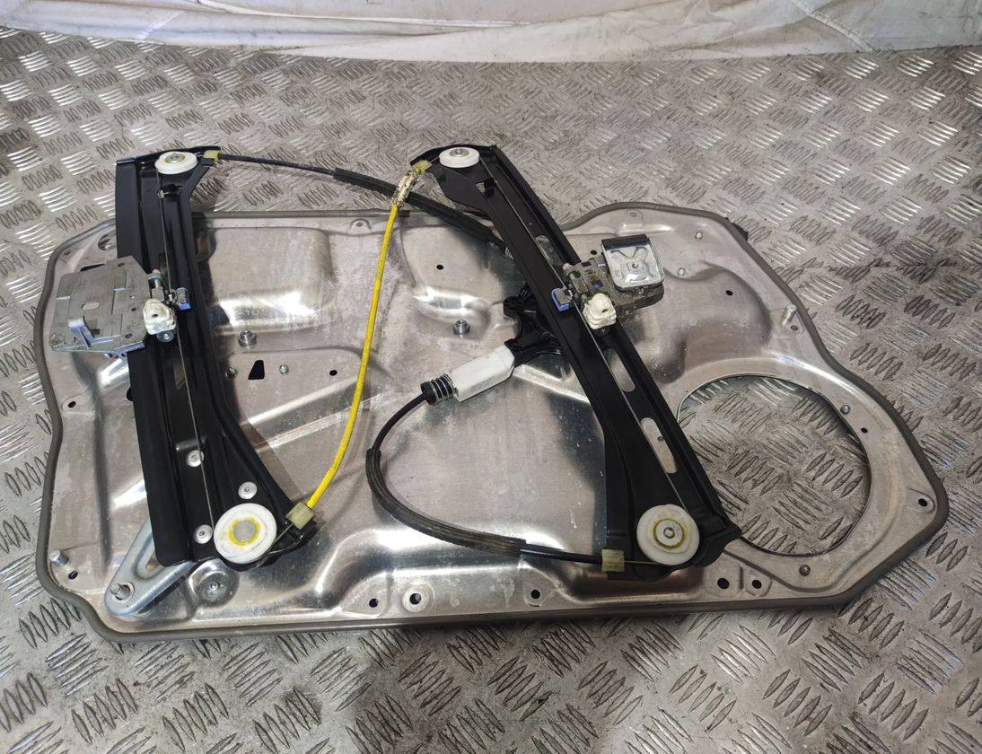 MERCEDES-BENZ CLS-Class C218/X218 (2011-2017) Стеклоподъемник передней правой двери A2128201102,A2187600233,A2047203635,A2189001101,A2187200279,A2129067000,A2185401805,A2047602234,A2049052103,A2188903667 23650302