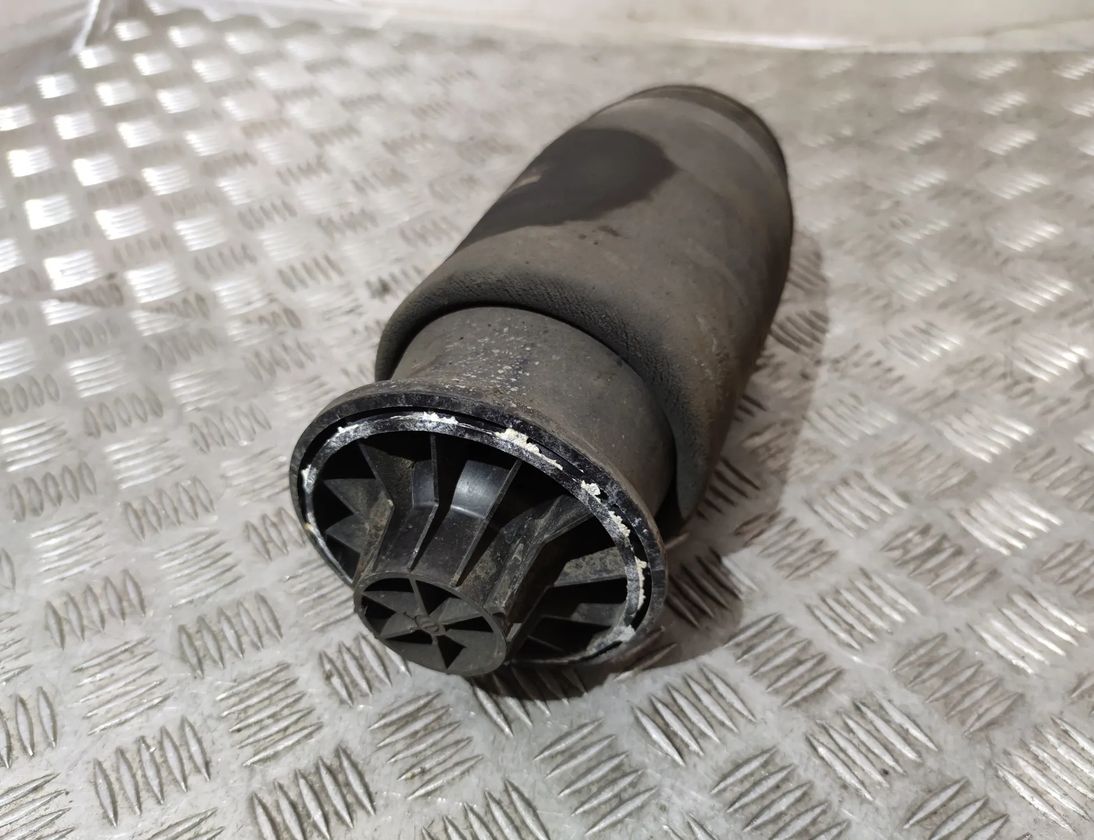 MERCEDES-BENZ GLE W166 (2015-2018) Подушка подвески задняя правая A1663200325 24819826