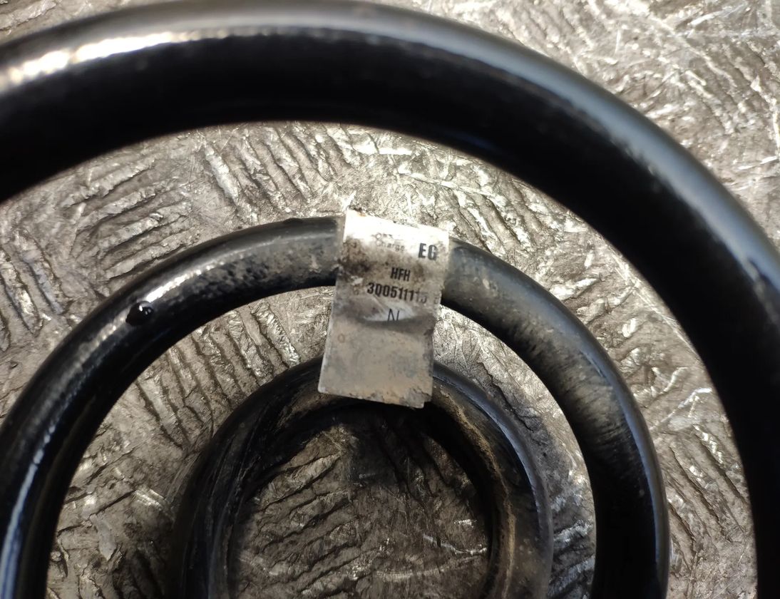 SKODA Superb 3 generation (2015-2023) Пружина амортизатора задняя правая 3Q0511115 29397127