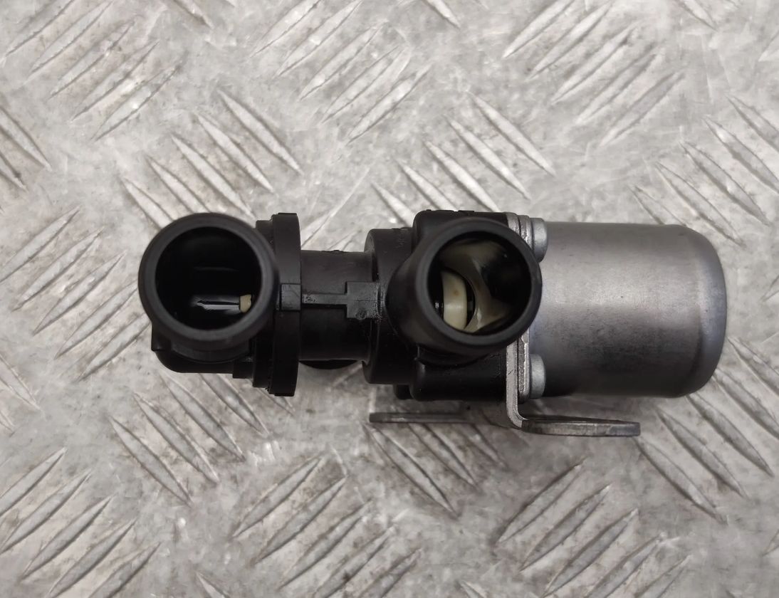 SKODA Superb 3 generation (2015-2023) Solenoid Valve 5Q0906457C 29497169