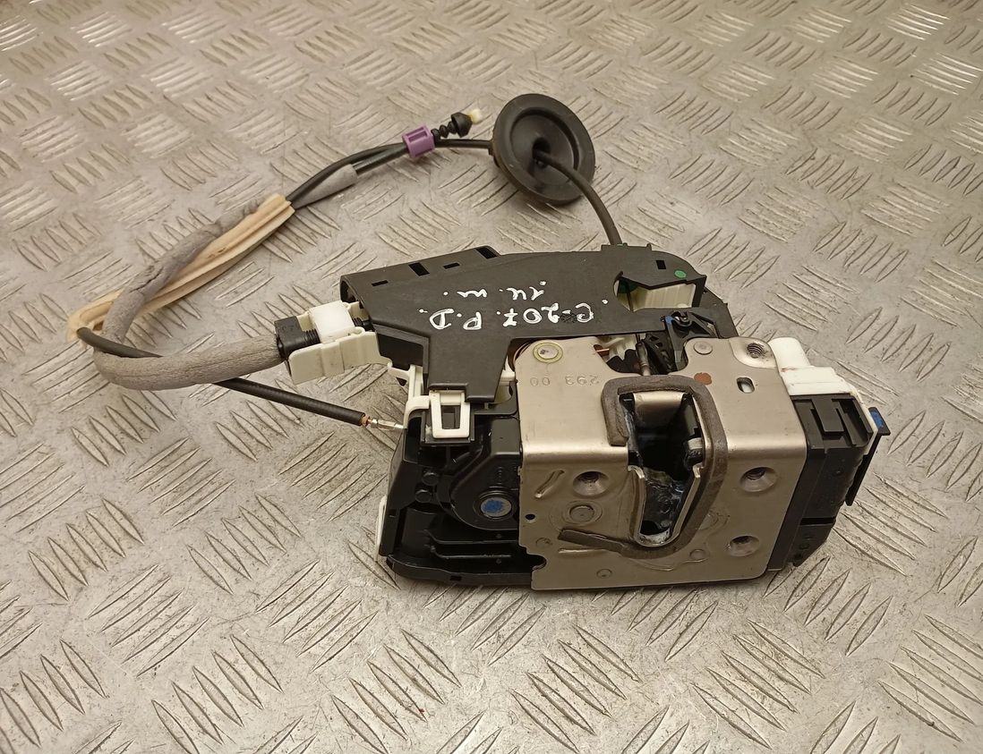 MERCEDES-BENZ E-Class W212/S212/C207/A207 (2009-2016) Замок двери передний правый A0997200635,A2077604340 31568345