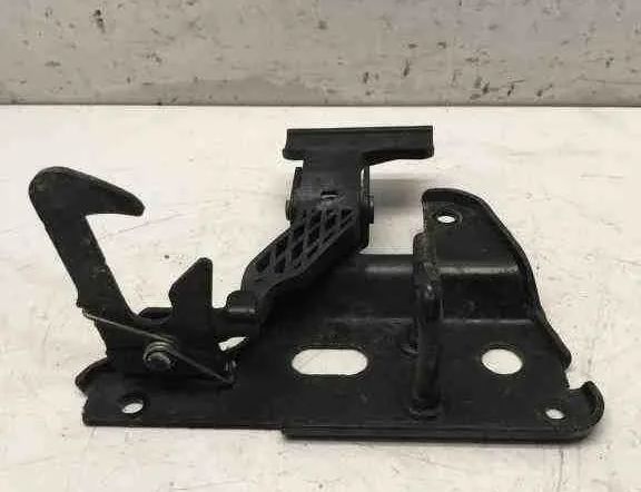 AUDI A6 C6/4F (2004-2011) Dzinēja pārsega āķis 4F0823480A 32604597