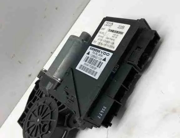 AUDI A4 B8/8K (2011-2016) Priekšējo kreiso durvju logu pacēlāja motorīts 105843108,8E2959802B,9700105993108 32605239