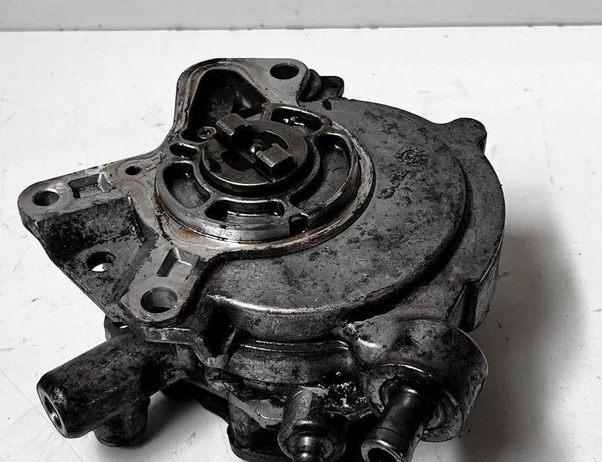 VOLKSWAGEN Transporter T5 (2003-2015) Vacuum Pump 070145209J 31848008