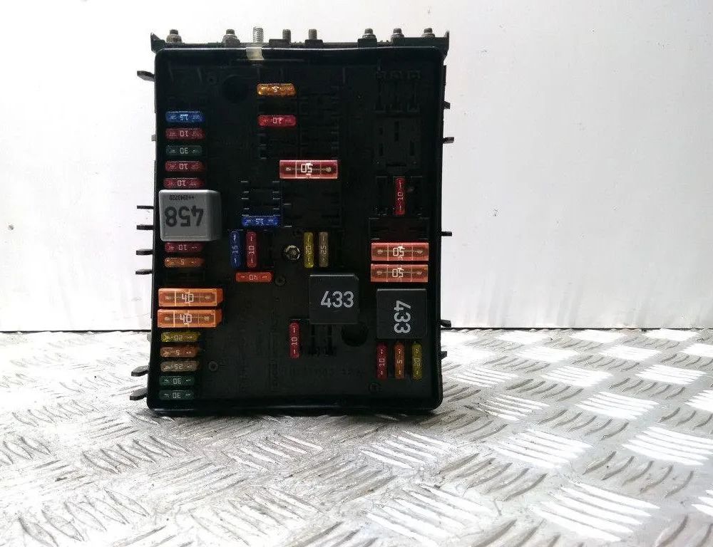 VOLKSWAGEN Touran 1 generation (2003-2015) Блок предохранителей 1K0937124H,1K0937806 28383958