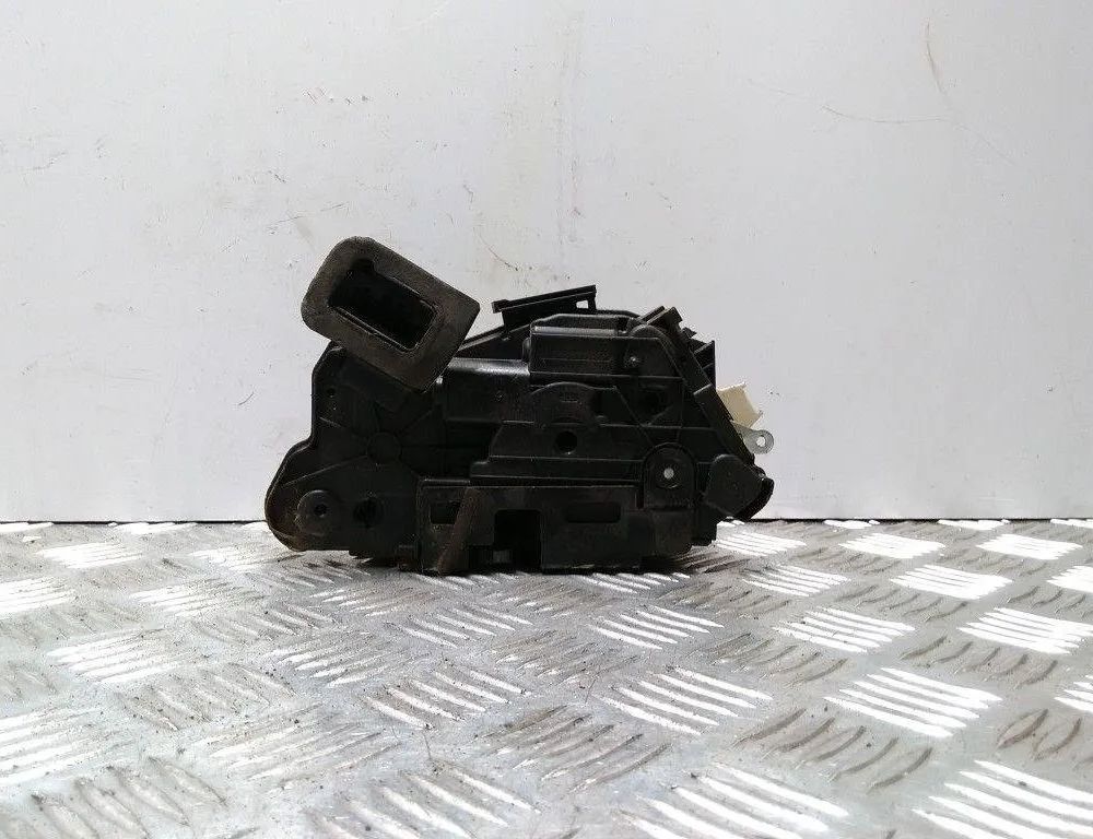 SKODA Yeti 1 generation (2009-2018) Front Left Door Lock 5K1837015B 28404188