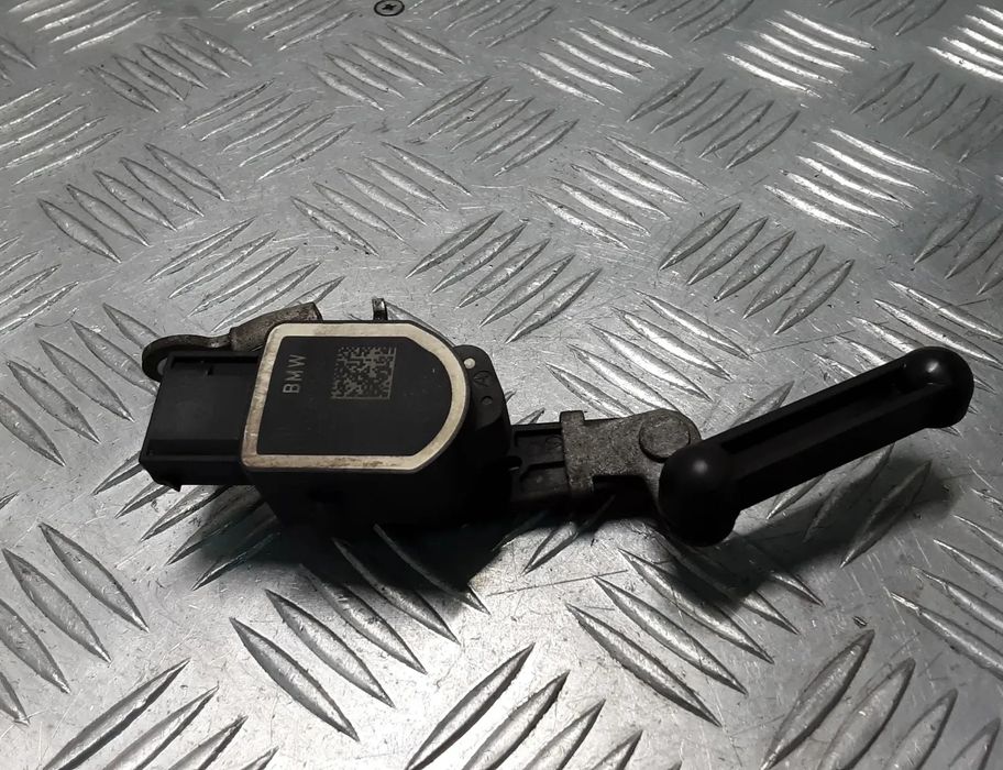 BMW 7 Series F01/F02 (2008-2015) Датчик уровня спереди справа 37146788571 28408071