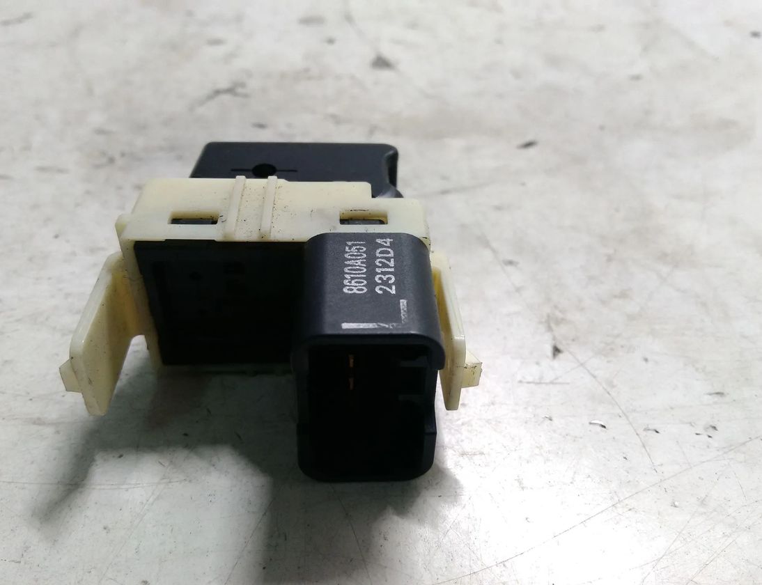 CITROËN C-Crosser 1 generation (2007-2013) Right Seat Control Buttons 8610A051 28422741