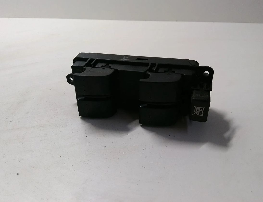 MAZDA Demio 1 generation (DW) (1996-2007) Aizmugurējo labo durvju loga pacelšanas slēdzis 03123005BP5E 28426812