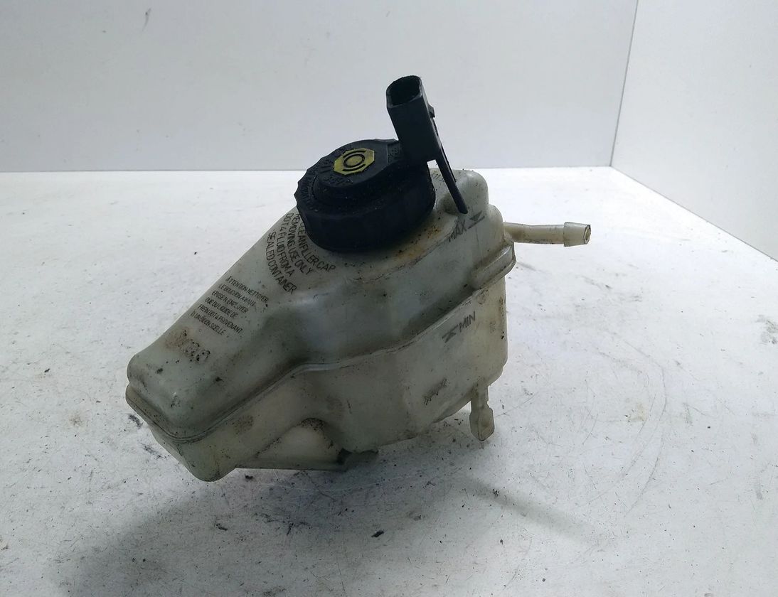 VOLKSWAGEN Golf Plus 1 generation (2004-2009) Brake Fluid Tank 1K2611349A 28436132