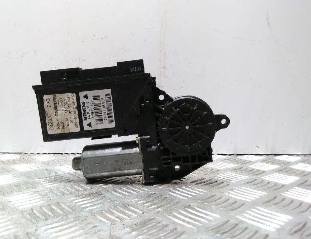 AUDI A4 B6/8E (2000-2005) Priekšējo kreiso durvju logu pacēlāja motorīts 8E2959802B 29134369