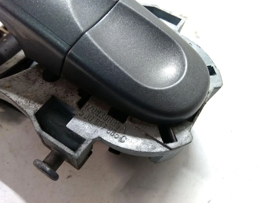 VOLKSWAGEN Golf Plus 1 generation (2004-2009) Kreisās puses bīdāmo durvju ārējais rokturis 1K0837885A 29994351