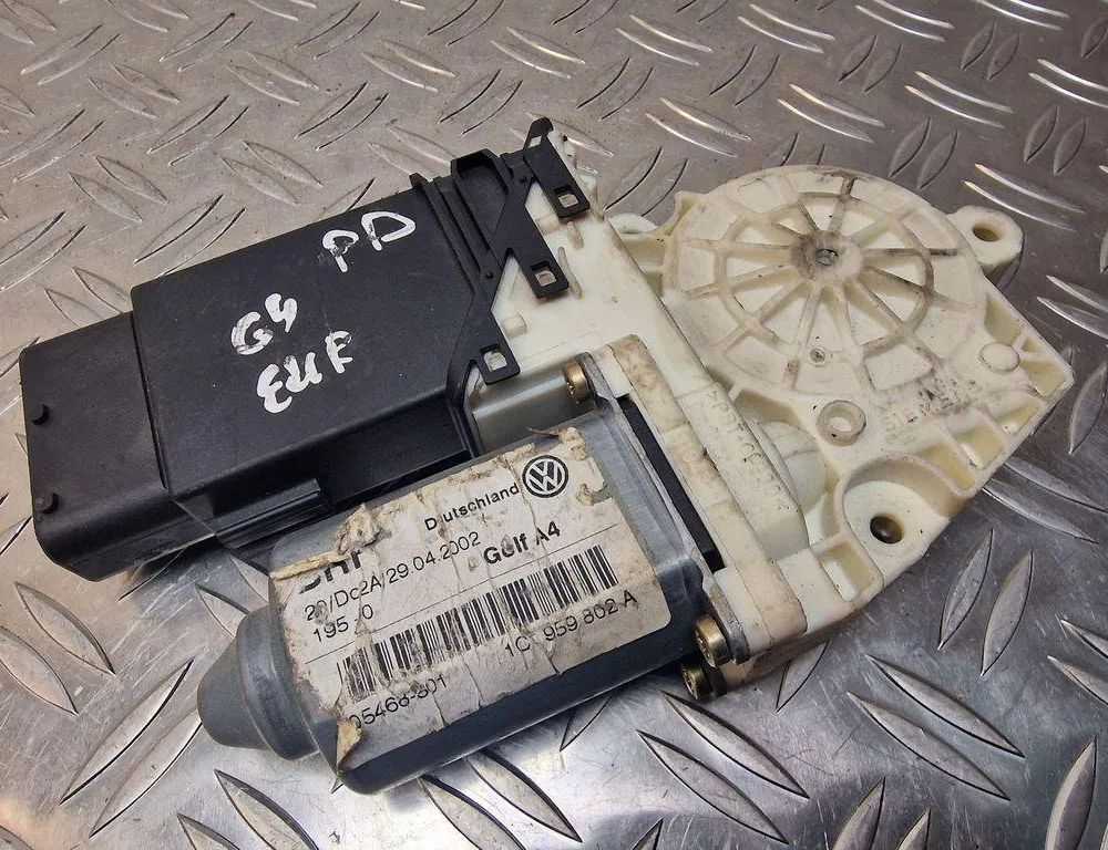 VOLKSWAGEN Golf 7 generation (2012-2024) Маторчик стеклоподъемника передней левой двери 1C1959802A,9776105415301 31235429