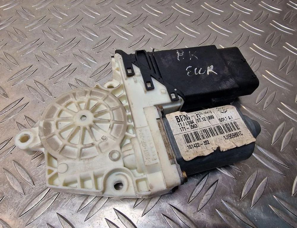 VOLKSWAGEN Golf 7 generation (2012-2024) Маторчик стеклоподъемника передней левой двери 9776101430203,1J1959801C 31235644