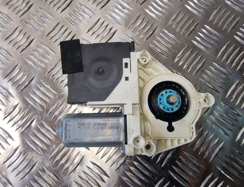 VOLKSWAGEN Passat B7 (2010-2015) Front Left Door Window Regulator Motor 1K0959793G 31235732
