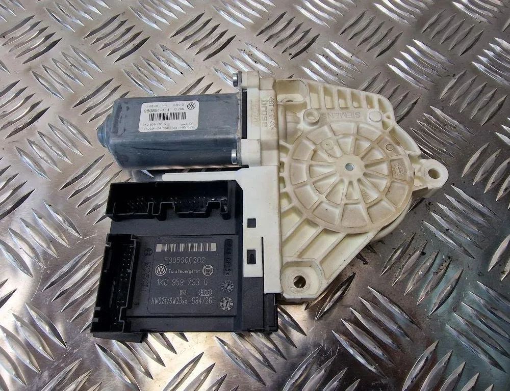 VOLKSWAGEN Passat B7 (2010-2015) Front Left Door Window Regulator Motor 1K0959793G 31235732