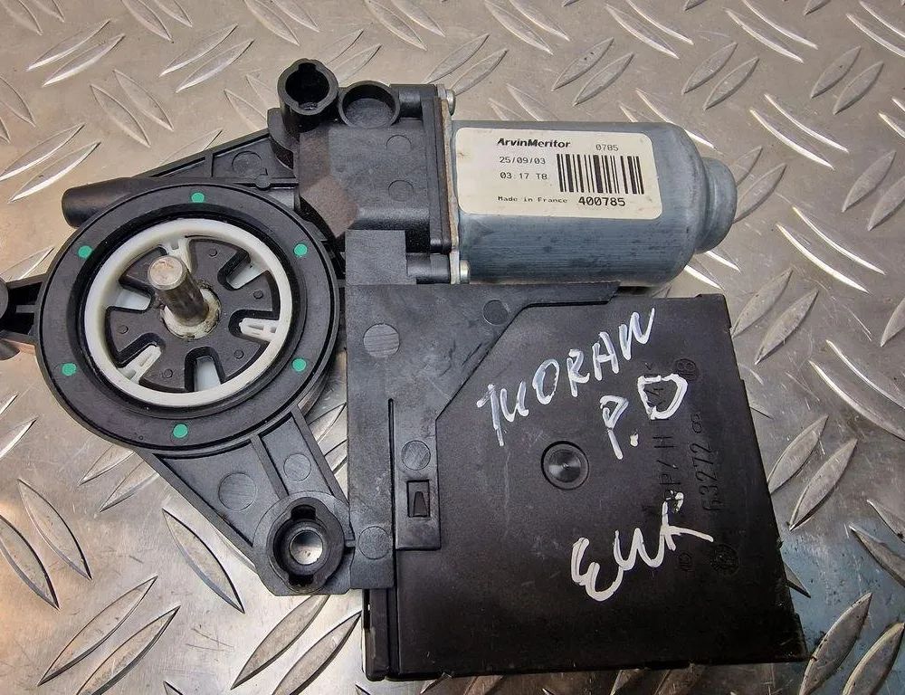 VOLKSWAGEN Touran 1 generation (2003-2015) Маторчик стеклоподъемника передней правой двери 1K0959792C 31235903