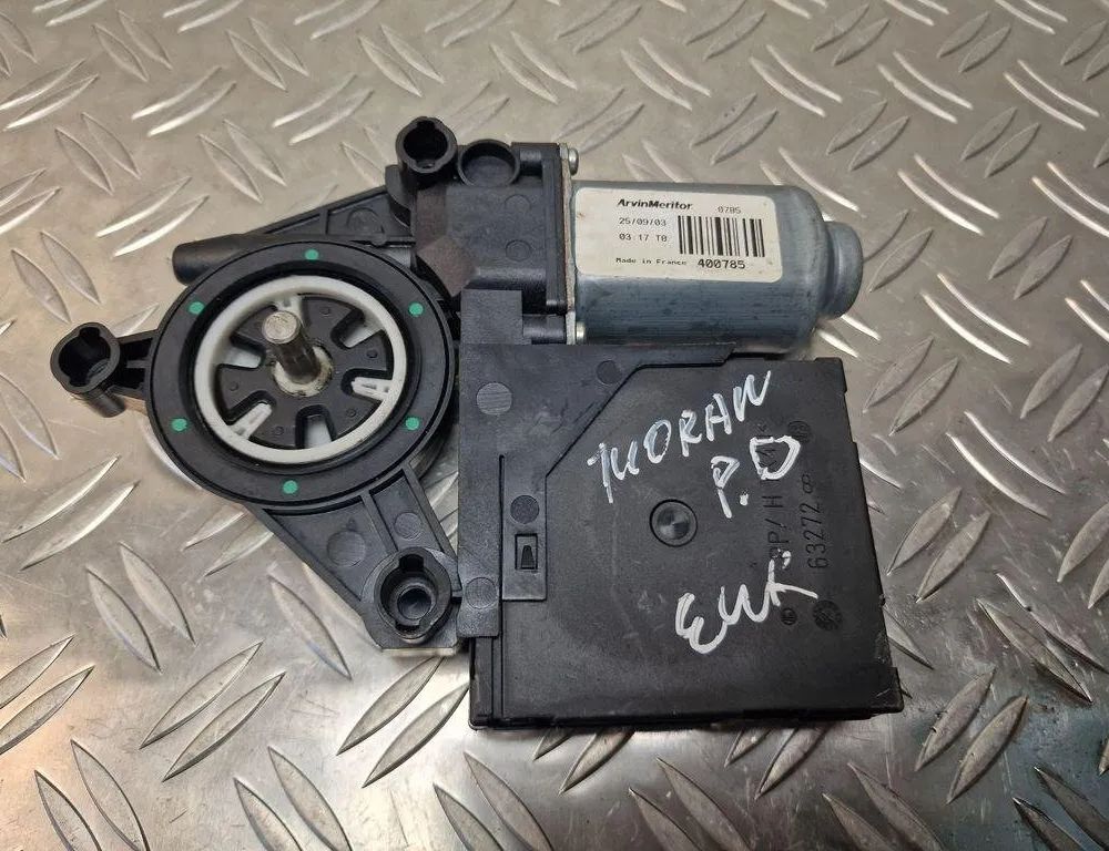 VOLKSWAGEN Touran 1 generation (2003-2015) Маторчик стеклоподъемника передней правой двери 1K0959792C 31235903