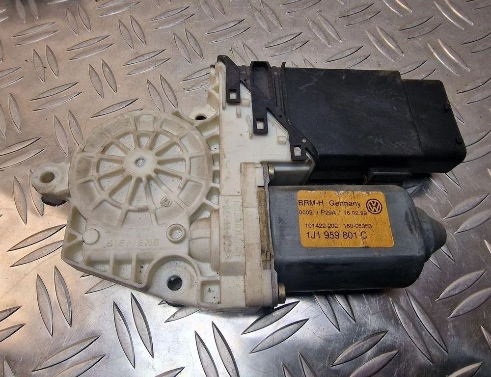 VOLKSWAGEN Golf 7 generation (2012-2024) Маторчик стеклоподъемника передней левой двери 1C1959801A,9776101430202 31236846