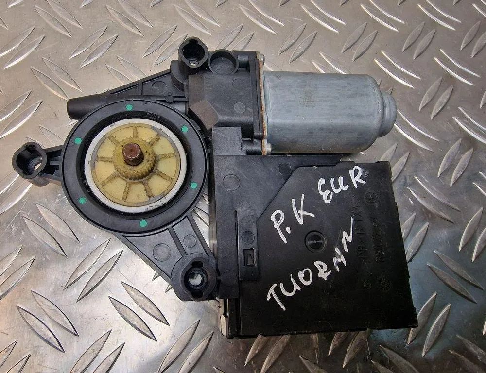 VOLKSWAGEN Touran 1 generation (2003-2015) Priekšējo kreiso durvju logu pacēlāja motorīts 1K0959793C 31237051