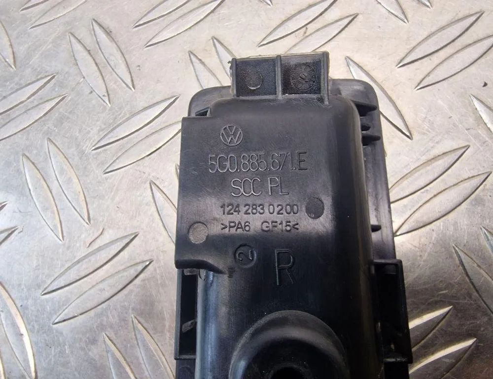 VOLKSWAGEN Variant VII TDI (2014-2024) Другие внутренние детали 5G0885671E 31237077