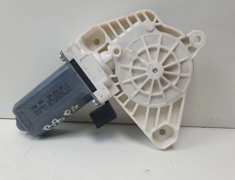 VOLKSWAGEN Passat B5 (1996-2005) Priekšējo kreiso durvju logu pacēlāja motorīts 5Q4959801B 31237567