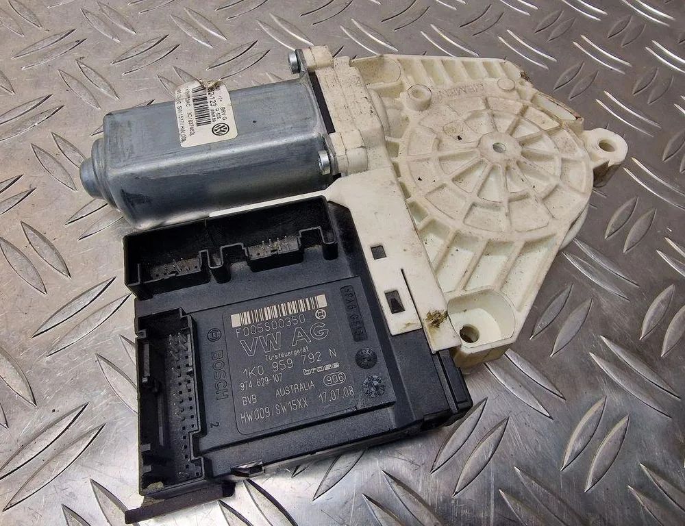 VOLKSWAGEN Passat B7 (2010-2015) Priekšējo kreiso durvju logu pacēlāja motorīts 1K0959792N,1K0959702AC 31237834