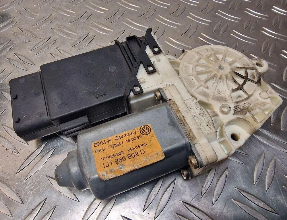 VOLKSWAGEN Golf 7 generation (2012-2024) Front Left Door Window Regulator Motor 101434202,1J1959802D 31237959