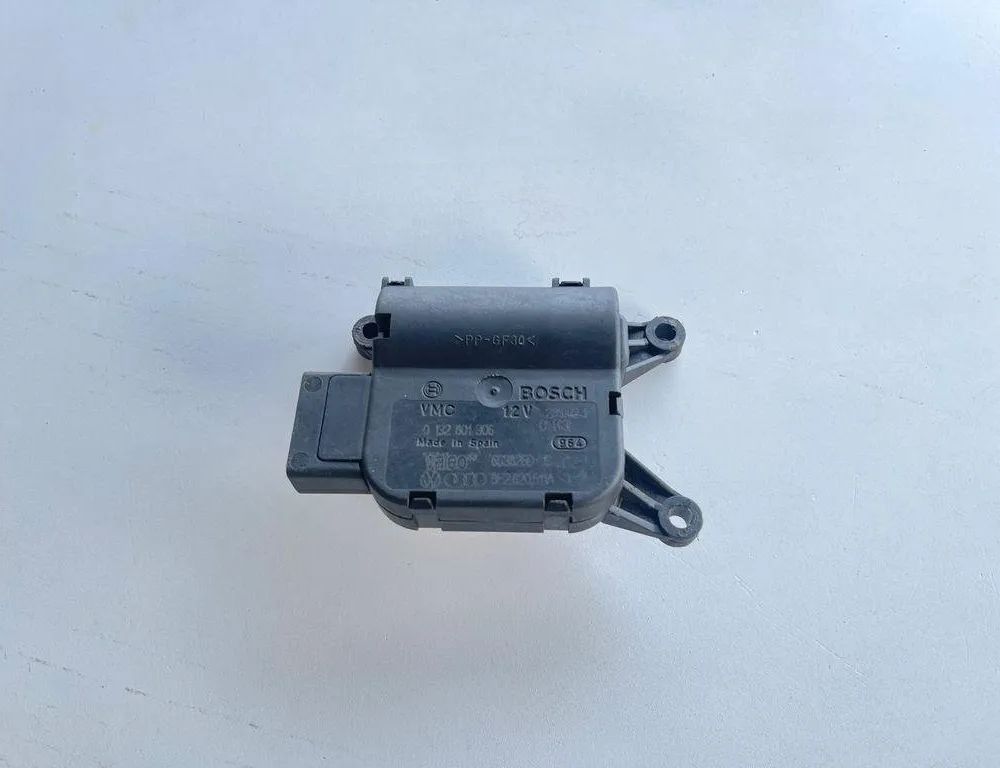 AUDI A4 B8/8K (2011-2016) Клапаны управления внутренним подогревом 8E2820511A,663826D 31238370