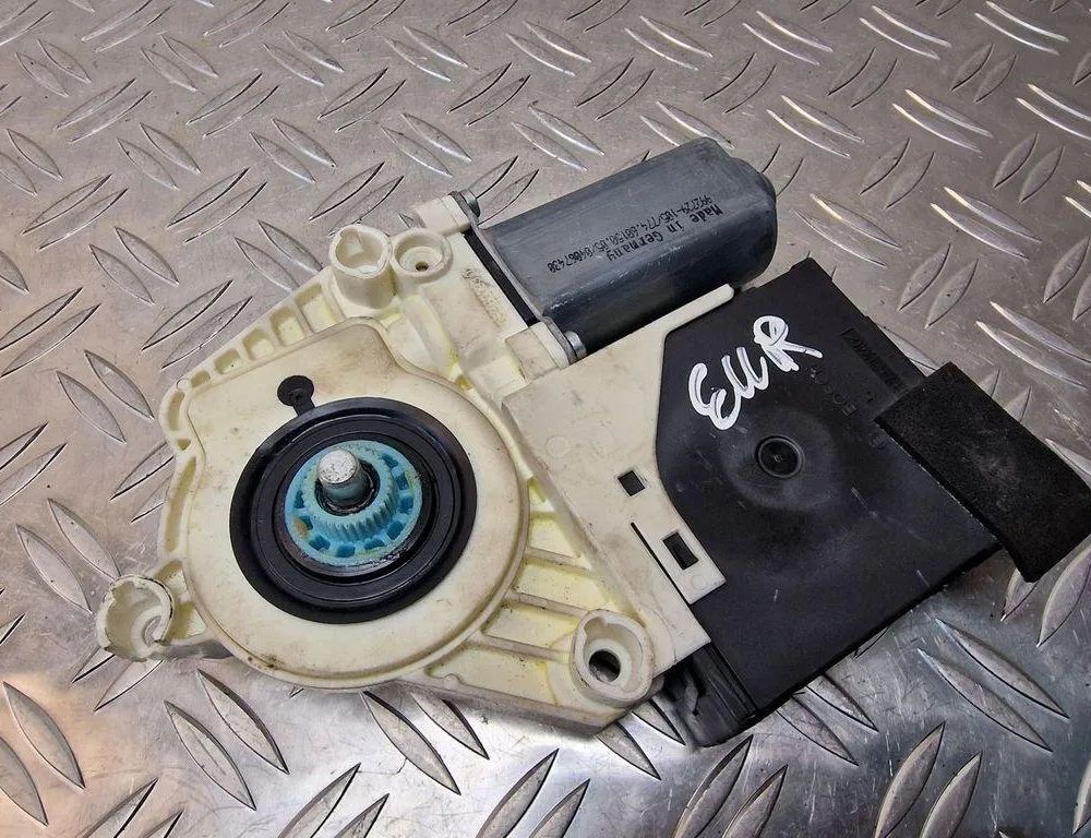 VOLKSWAGEN Passat B7 (2010-2015) Маторчик стеклоподъемника передней левой двери 1K0959701P,1K0959793L 31238753