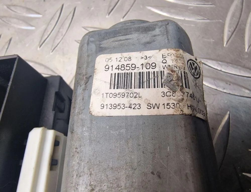 VOLKSWAGEN Passat CC 1 generation (2008-2017) Priekšējo kreiso durvju logu pacēlāja motorīts 1K0959792P,1T0959702L 31239346