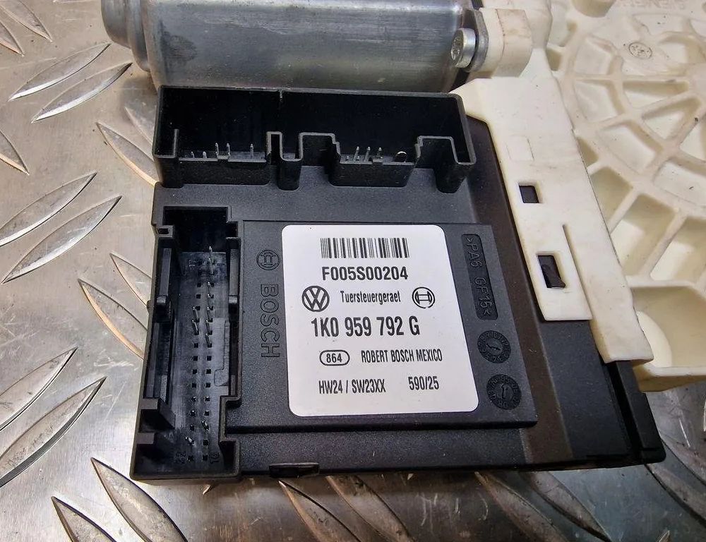 VOLKSWAGEN Jetta 3 generation (1992-1998) Front Left Door Window Regulator Motor 1K0959792G,1K5837402P 31242544