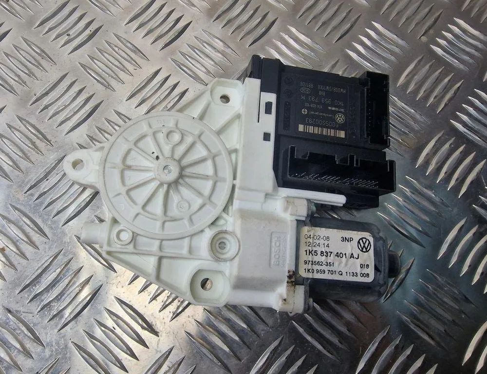 VOLKSWAGEN Variant VII TDI (2014-2024) Маторчик стеклоподъемника передней левой двери 1K5837401AJ 31244944