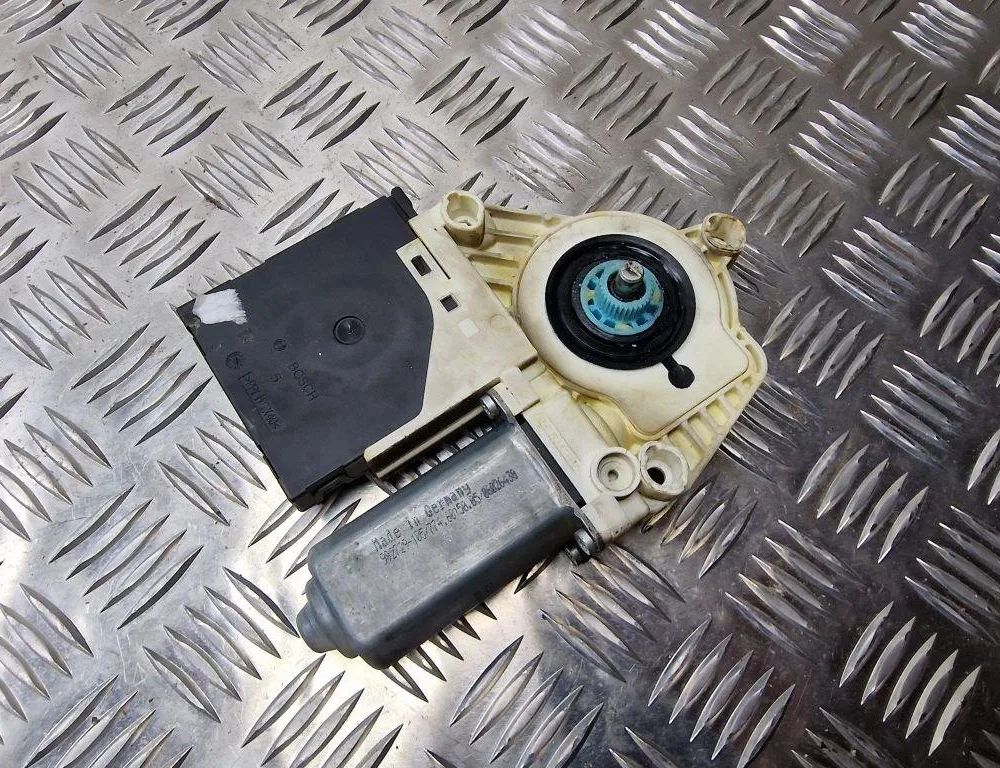 VOLKSWAGEN Passat B7 (2010-2015) Front Left Door Window Regulator Motor 1K0959793G 31245249