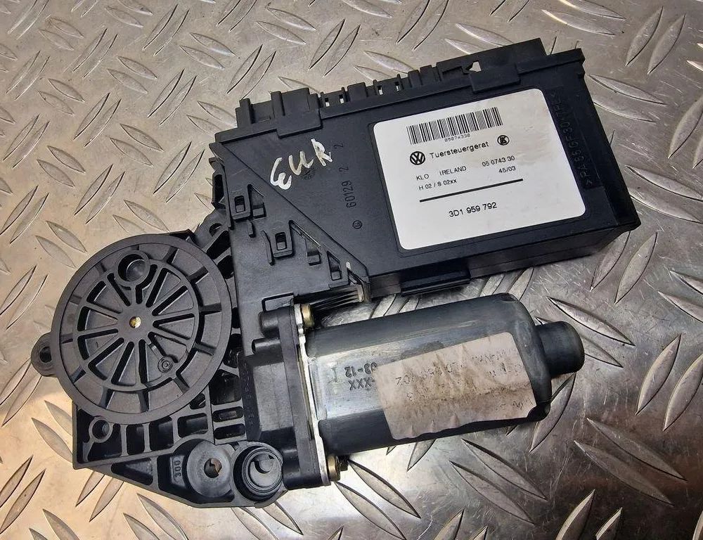 VOLKSWAGEN Touareg 1 generation (2002-2010) Front Left Door Window Regulator Motor 3D1959792,0130821765 31245259