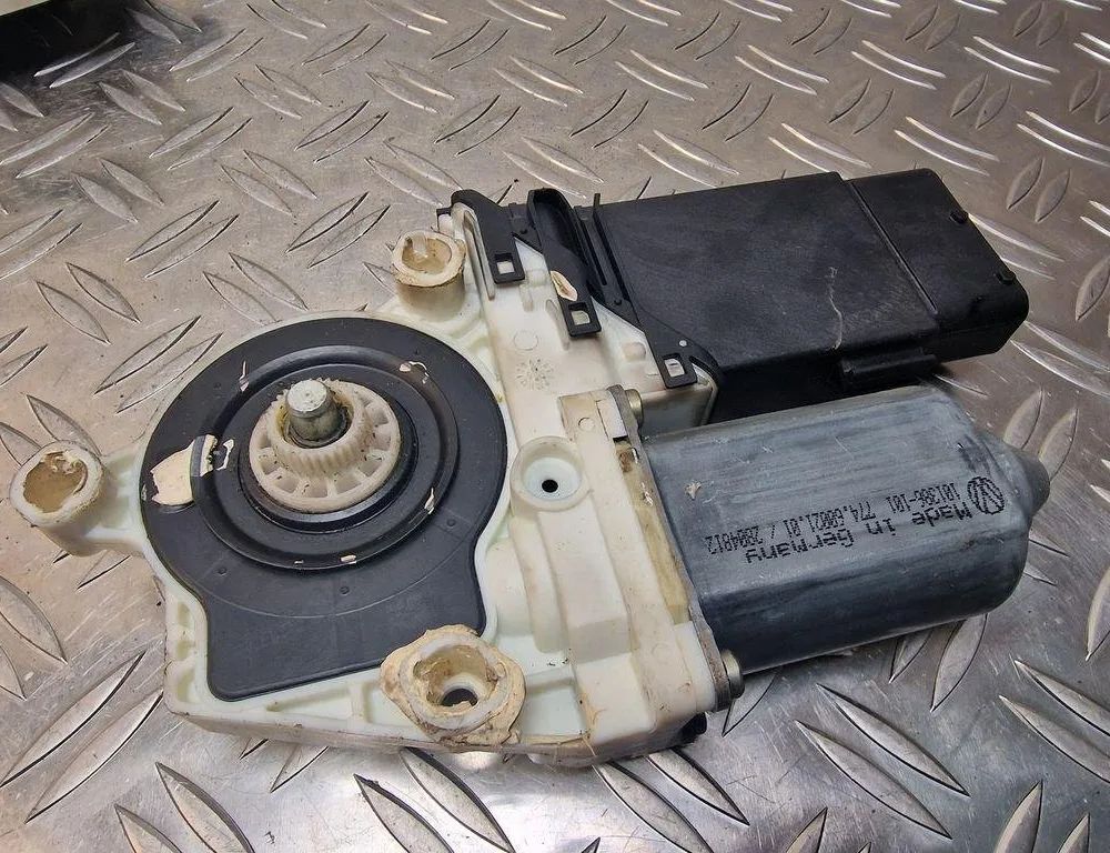 VOLKSWAGEN Golf 7 generation (2012-2024) Front Left Door Window Regulator Motor 9776101434202,1J1959802D 31246218