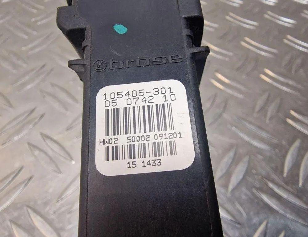 VOLKSWAGEN Passat B5 (1996-2005) Priekšējo kreiso durvju logu pacēlāja motorīts 05074210,105405301 31246690